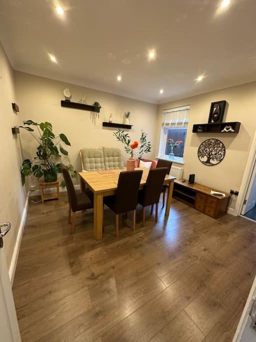 Adam'S Place, Watford Wd17 2Py 빌라 외부 사진